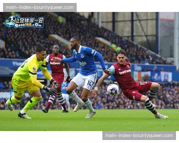 赛后快评：十人应战的西汉姆联凭借坚韧的5-4-0铁桶阵客场逼平强敌